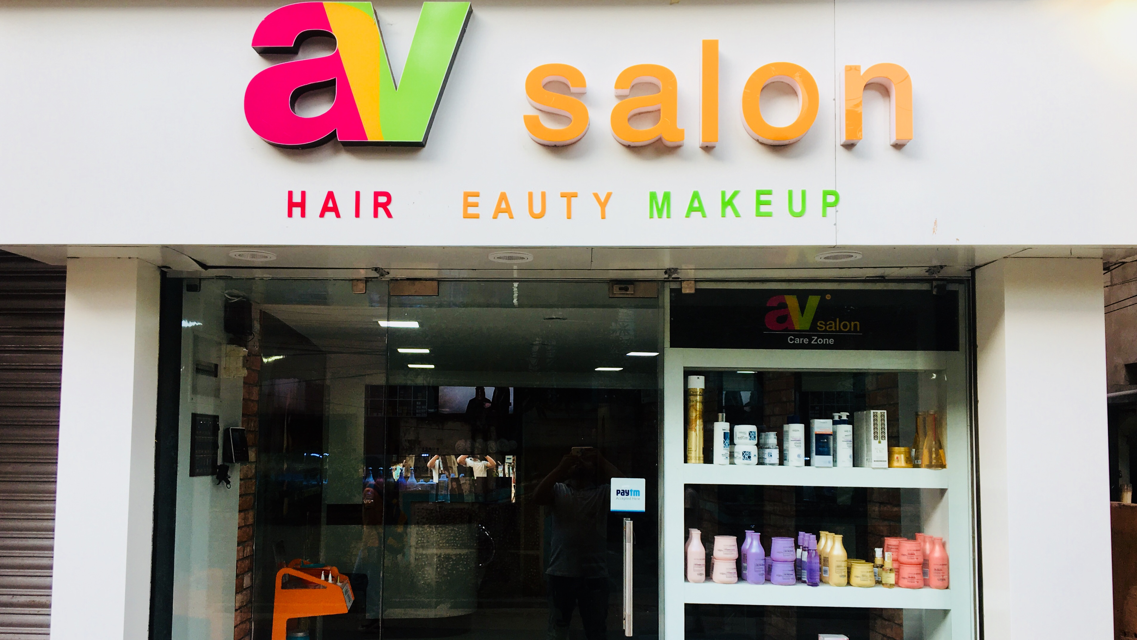 AV salon