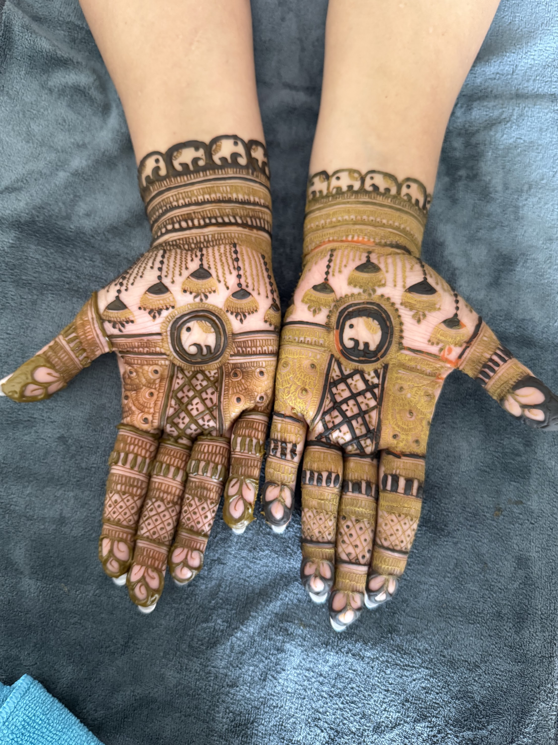 Arun Mehndi Art & Classes / Best Mehandi Artist in Mumbai