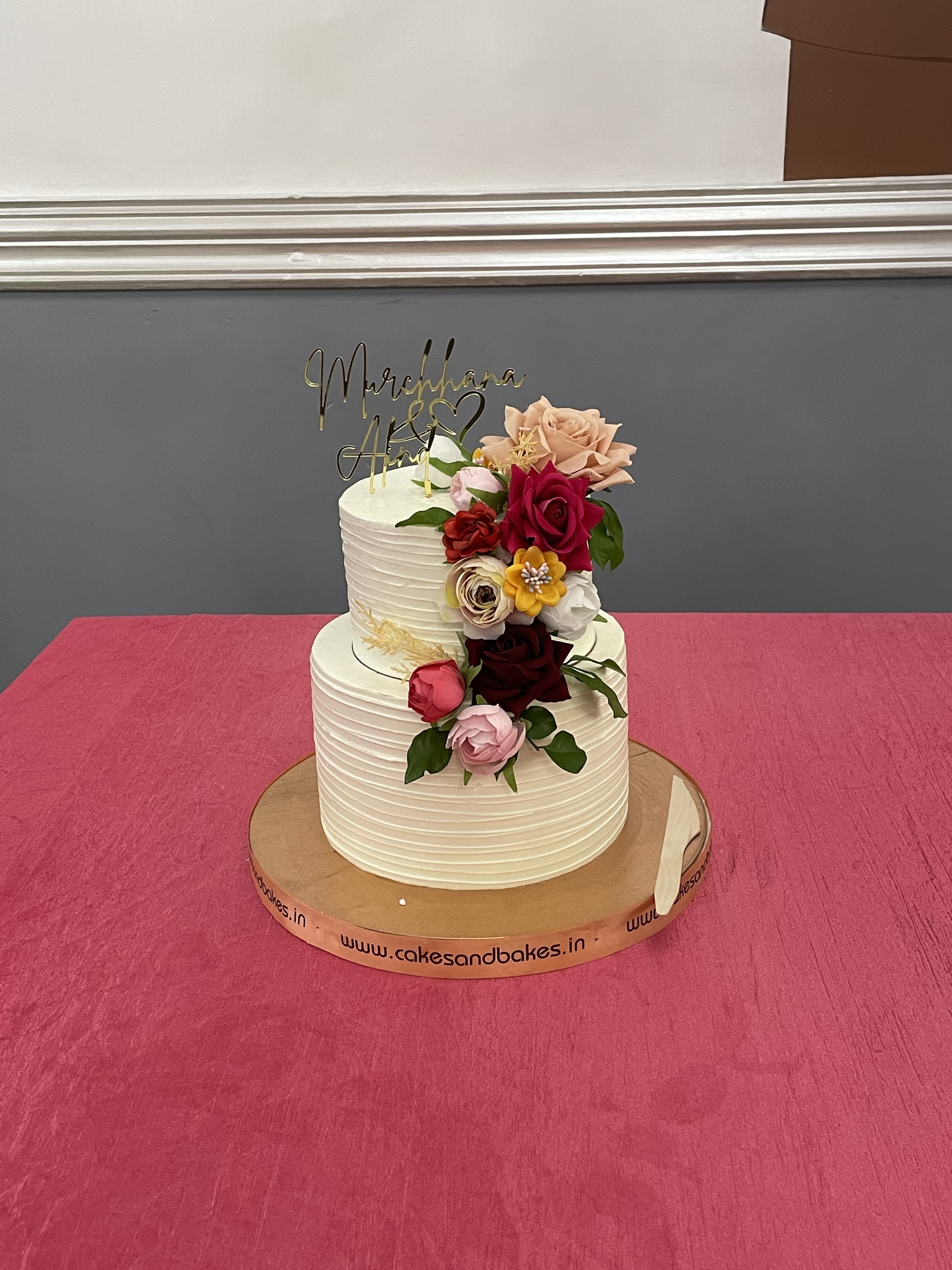 Fresh designer cake by Cakes and Bakes