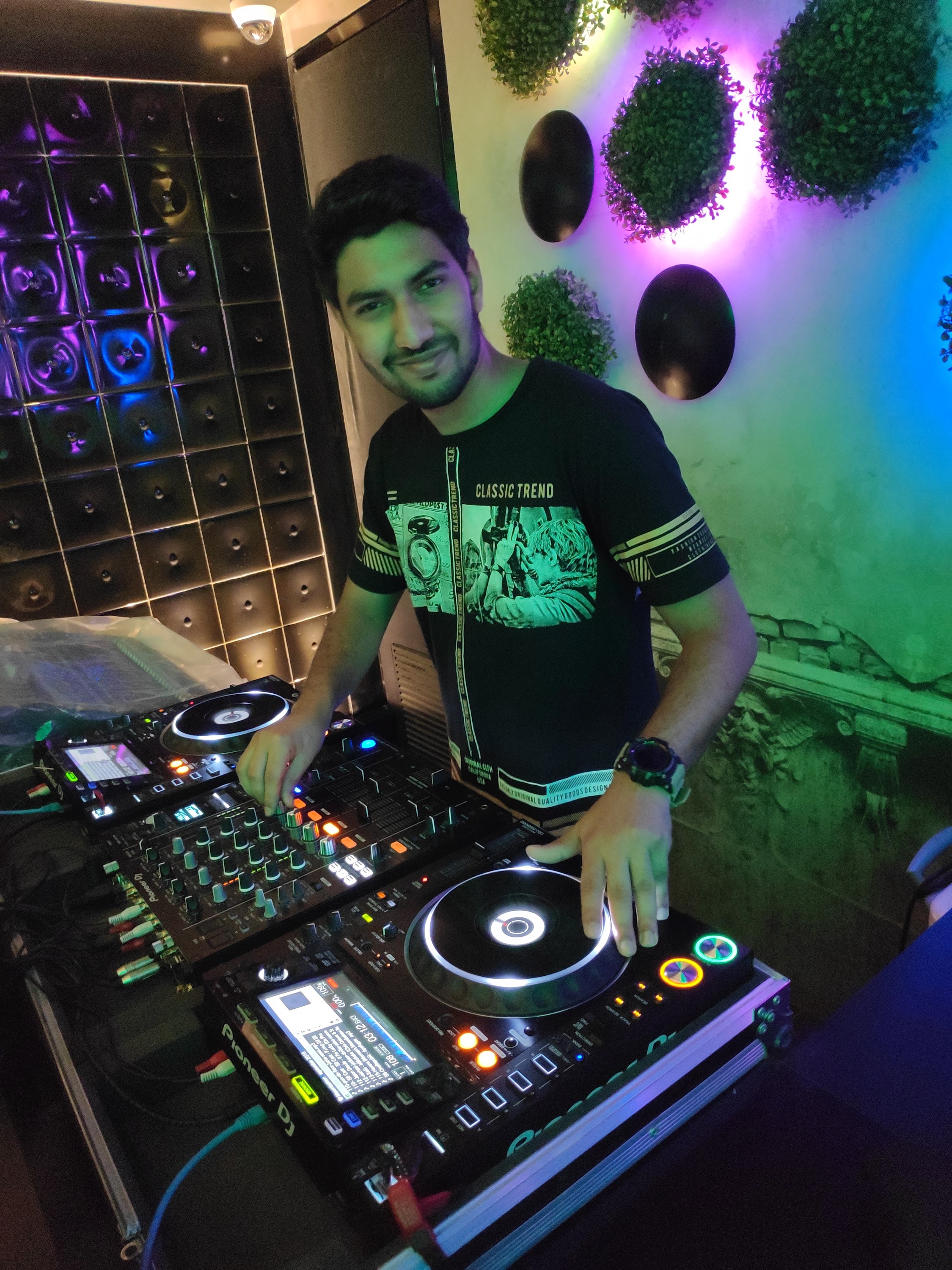 DJ Aakash Burman image 4
