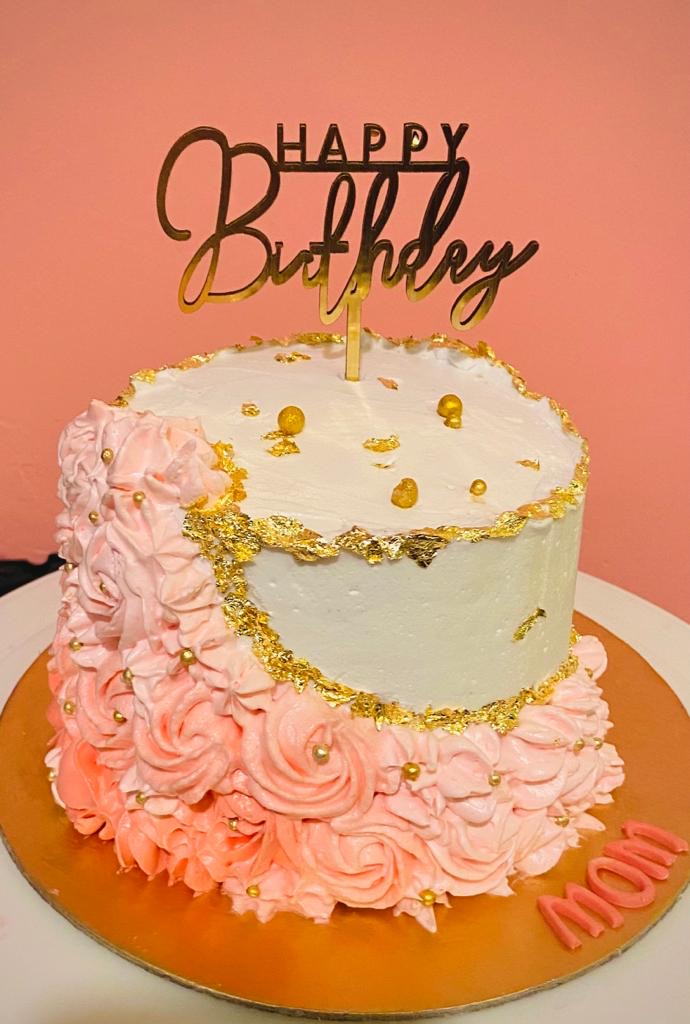 Fresh designer cake by Moodie Foodie