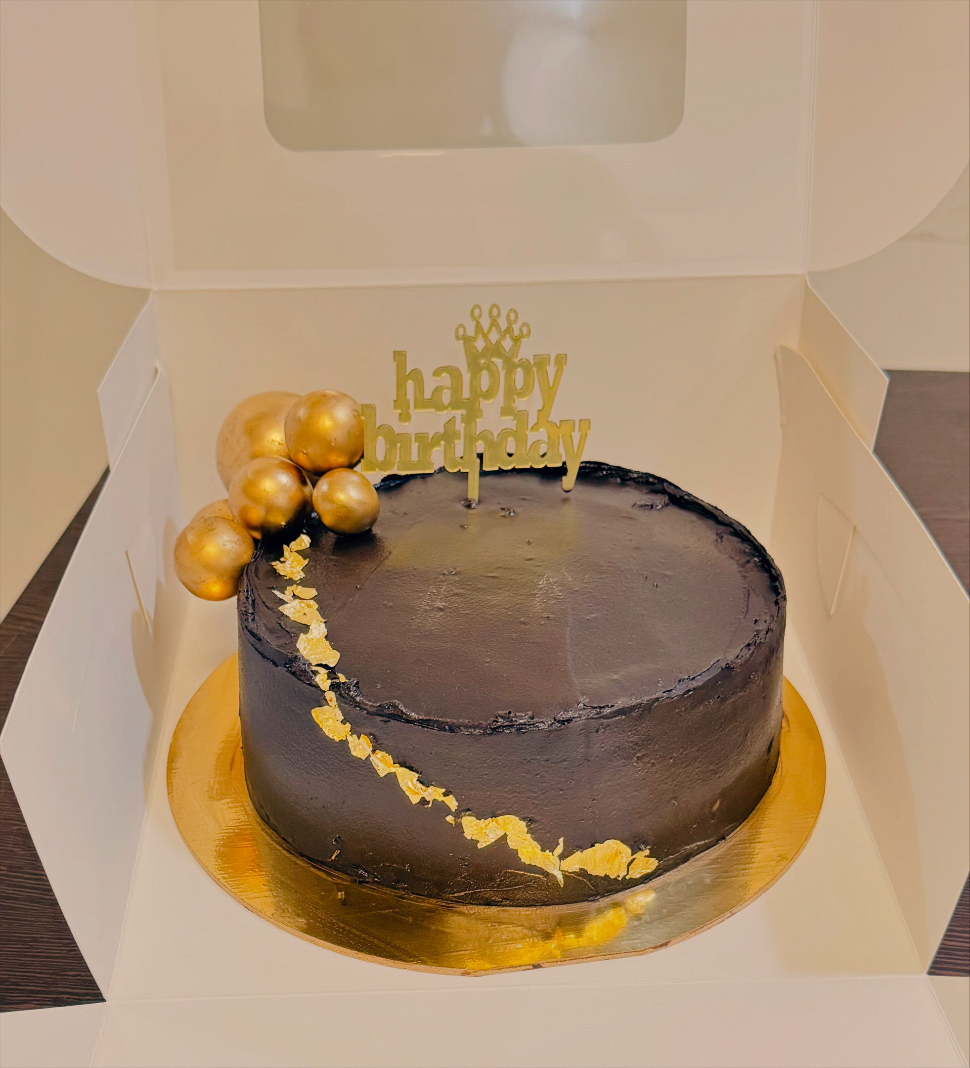 Fresh designer cake by Moodie Foodie