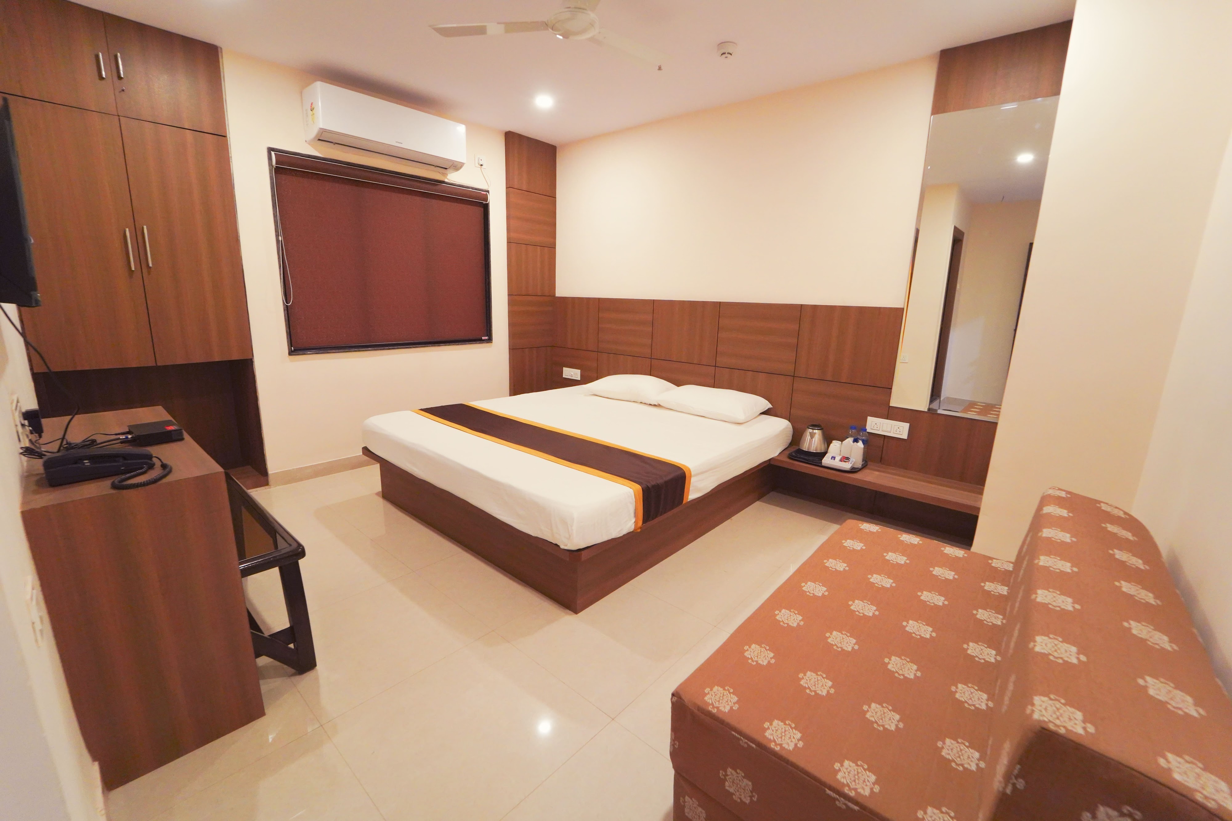 One Plus Inn - Banquet Hall in Kolkata with Hotel Rooms