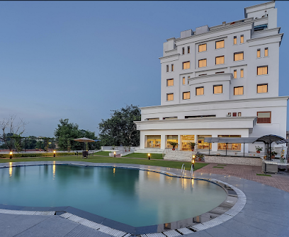 ROYAL SAROVAR PORTICO