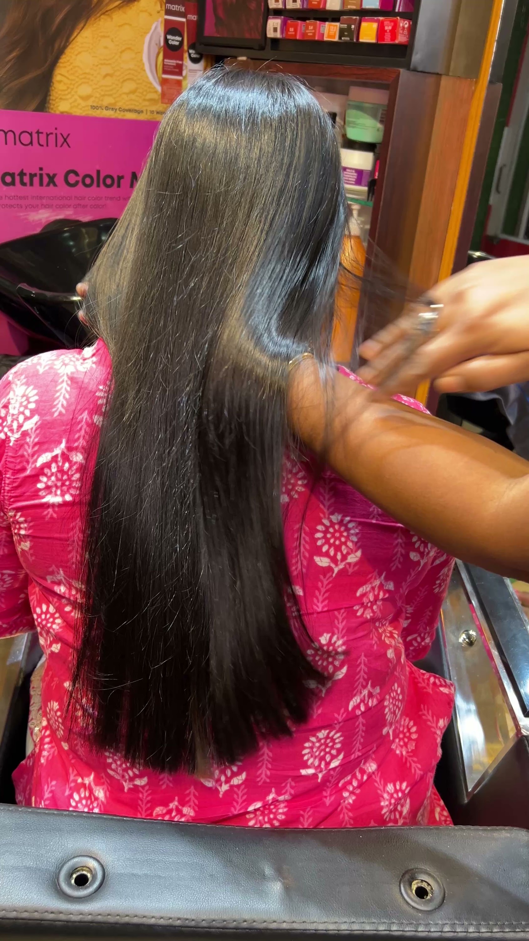 Ratna's Makeover Studio and Family Salon