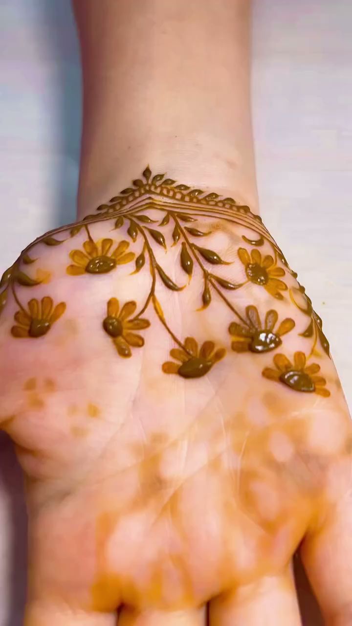 Bridal mehendi by SUJATA'S MEHENDI STUDIO AND TRAINING